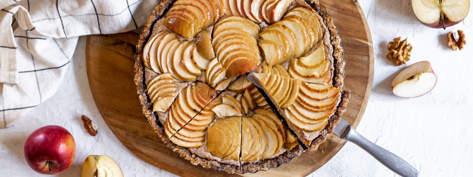 Jablkový koláč s tvarohovo-orechovou náplňou